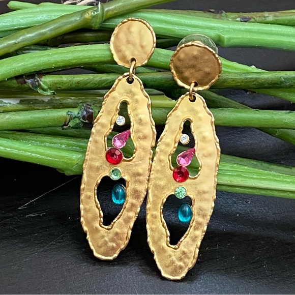 Vintage 80’s JJ Jonette Jewelry Brushed Gold Hammered Oval Rhinestones Earrings - Picture 9 of 11